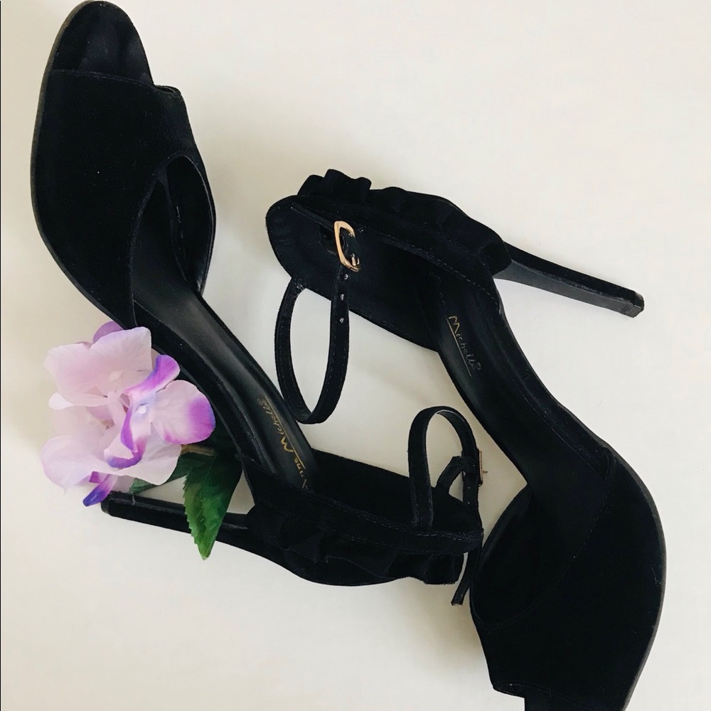 Black suede ruffle back heels 🖤✨